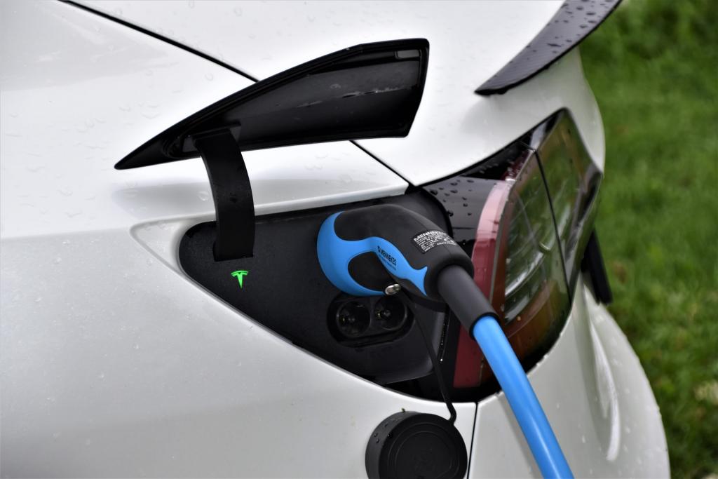 högforsgst aurinkoenergia aurinkosähkö sähköauto tesla lataus